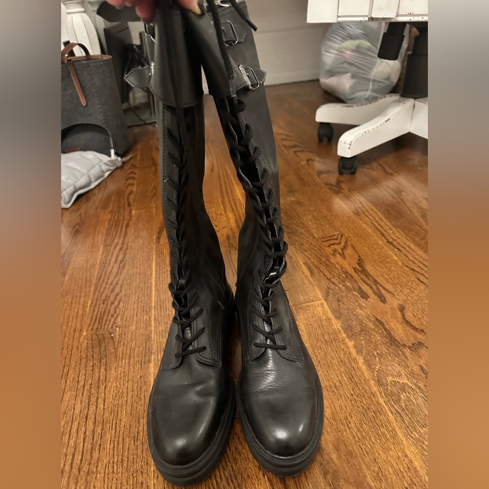 Steve Madden Lace Up boots -NWT -sz 10
